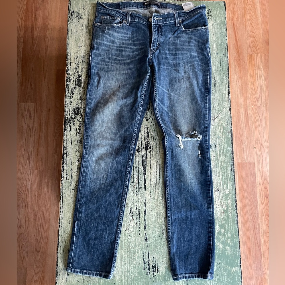 Levi’s juniors Blue Distressed Superlow Jeans
